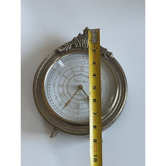 Painted metal clock in a muted gold tone Vintage Style - Picture 6 of 6